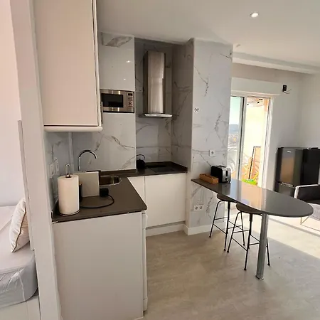 Riscal 19 By United Renters Apartment