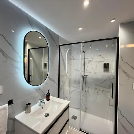 Apartment Riscal 19 By United Renters *